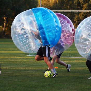 Bubble-Fussball für Erwachsene